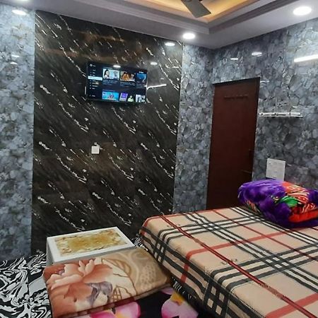 Aggarwal Luxury Room With Private Kitchen Washroom And Balcony Along With Fridge, Ac, Android Tv, Wifi In Main Lajpat Nagar Ню Делхи Екстериор снимка