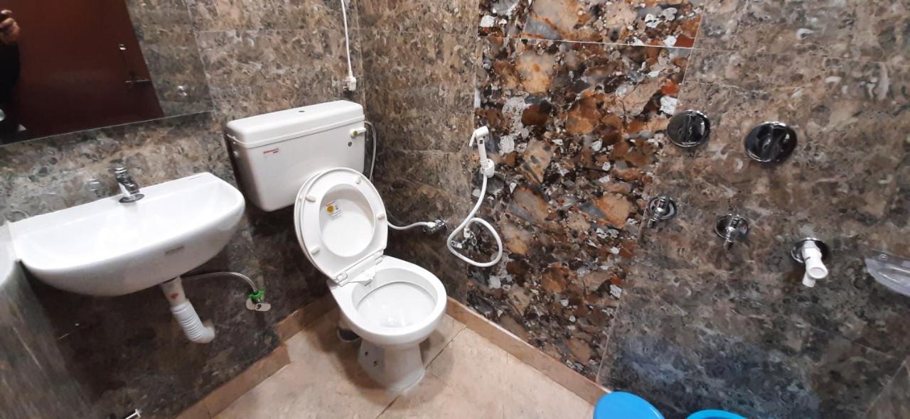 Aggarwal Luxury Room With Private Kitchen Washroom And Balcony Along With Fridge, Ac, Android Tv, Wifi In Main Lajpat Nagar Ню Делхи Екстериор снимка