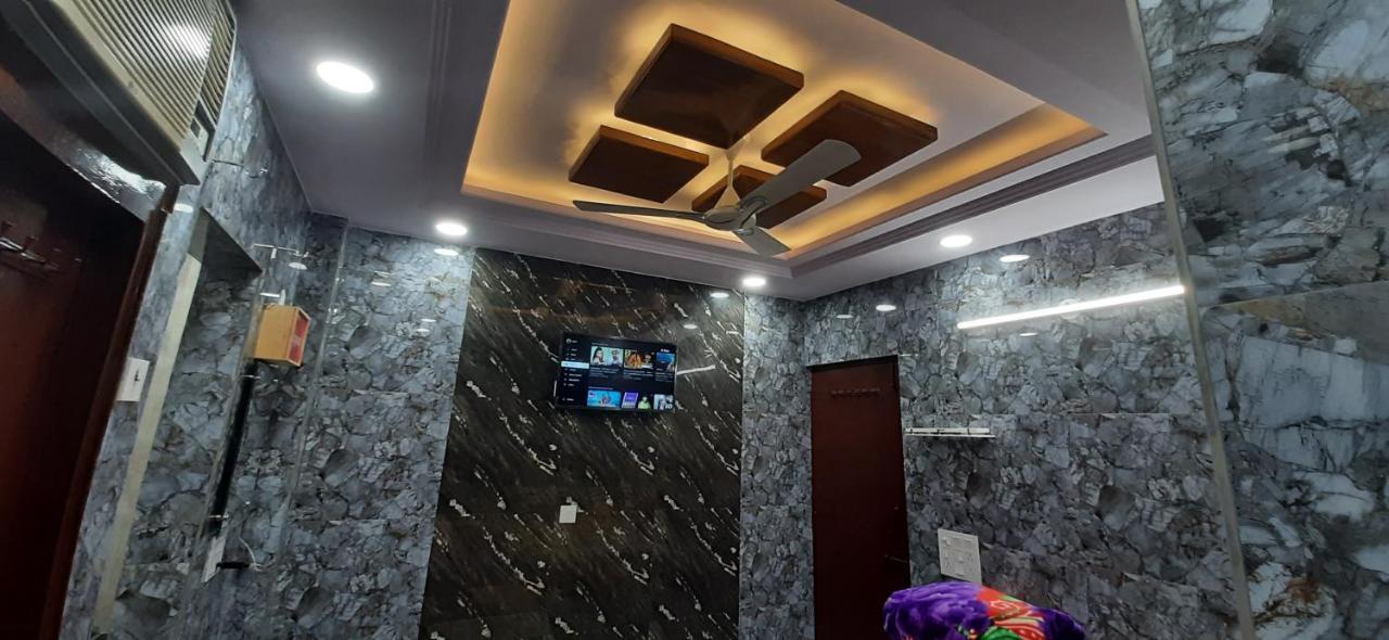 Aggarwal Luxury Room With Private Kitchen Washroom And Balcony Along With Fridge, Ac, Android Tv, Wifi In Main Lajpat Nagar Ню Делхи Екстериор снимка